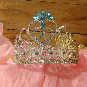 Beautiful Quinceañera crown.